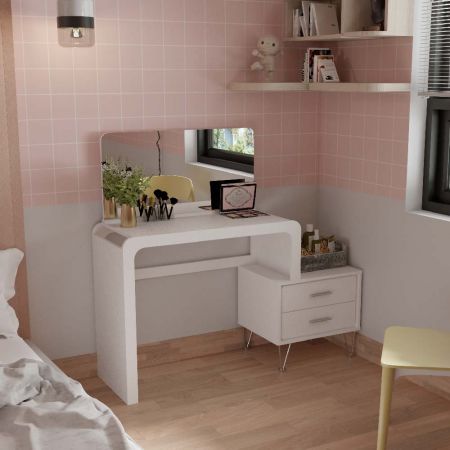 Dýhu můžete zpracovat do různých tvarů. Levá strana využívá velký panel jako nohu stolu. Stabilní a odolná. Pravá strana je spojena s bočním stolkem. Dodává se se 2 zásuvkami.